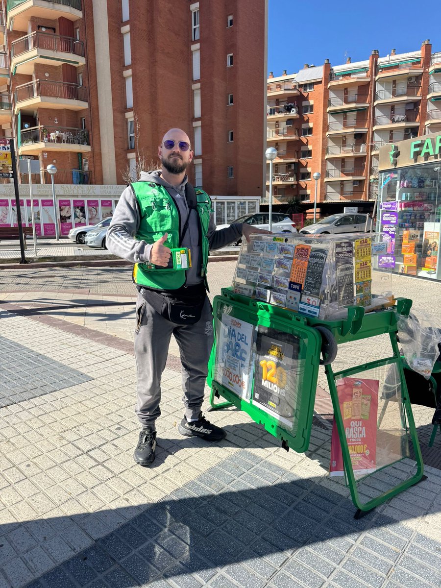 ONCECatalunya's tweet photo. 🙂 El Cap de setmana ens ha portat un bon grapat d'il·lusions i bones notícies!
El #SuperOnce de l'@ONCE_oficial ha repartit 1.00.000 d'euros a La Pineda, i el #Cuponazo 40.000 euros a Torredembarra i Sant Joan Despí!! 💰 👏
Enhorabona a tots i totes 🍀 #BenJugat https://t.co/UB60rr0EHQ