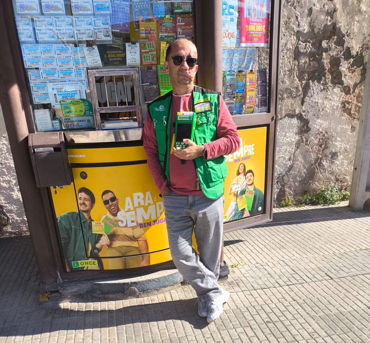 ONCECatalunya's tweet photo. 🙂 El Cap de setmana ens ha portat un bon grapat d'il·lusions i bones notícies!
El #SuperOnce de l'@ONCE_oficial ha repartit 1.00.000 d'euros a La Pineda, i el #Cuponazo 40.000 euros a Torredembarra i Sant Joan Despí!! 💰 👏
Enhorabona a tots i totes 🍀 #BenJugat https://t.co/UB60rr0EHQ