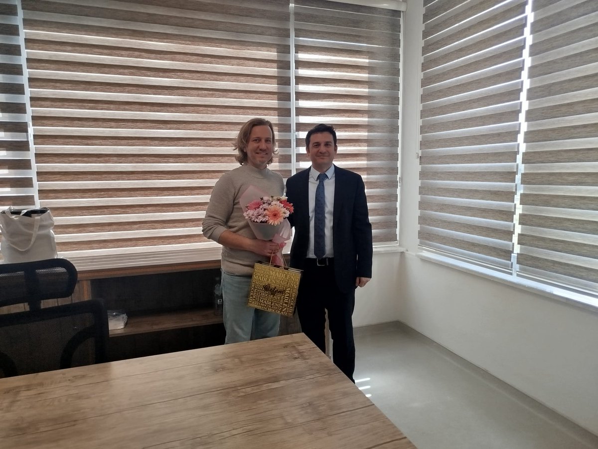 akdenformatik's tweet photo. Bölümümüzde devir teslim töreni gerçekleşti. Enformatik Bölüm Başkanı olarak atanan Doç. Dr. Fırat YÜCEL, görevi Prof. Dr. Alper BİLGE'den devralarak mesaisine başladı. https://t.co/1uFSxZv2l3