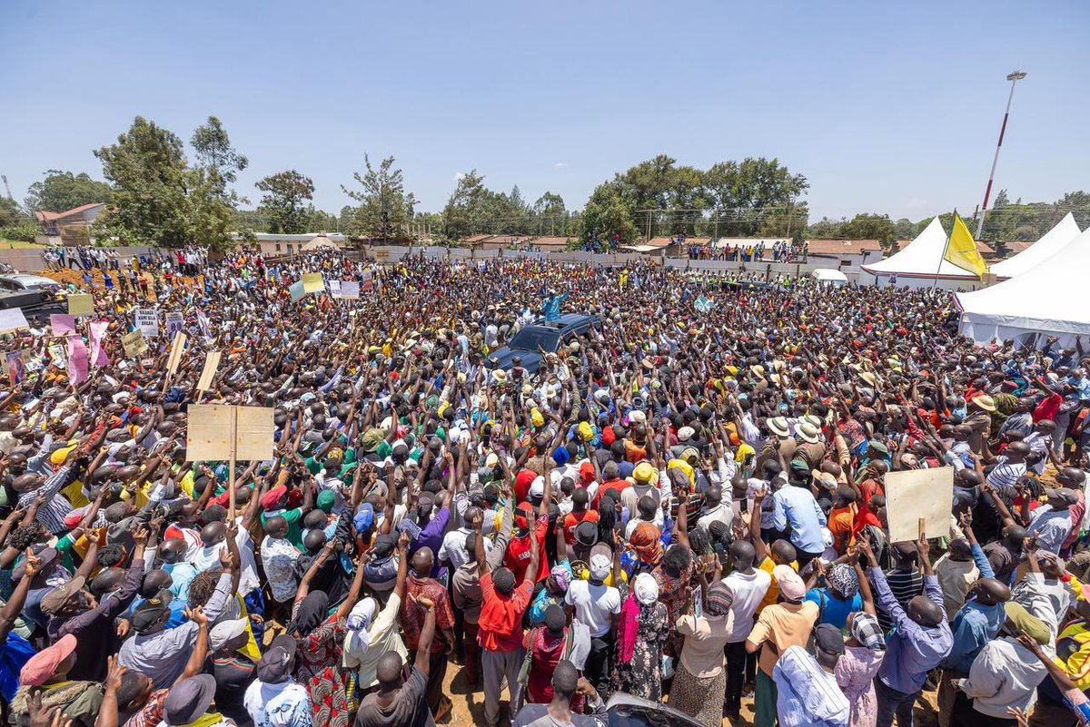 WilliamsRuto's tweet photo. Also laid the foundation stone for the KSh270 million Malaha modern market, one of 24 such projects we are implementing across the county at a cost of over KSh4.4 billion. https://t.co/WTFHKKDpd7