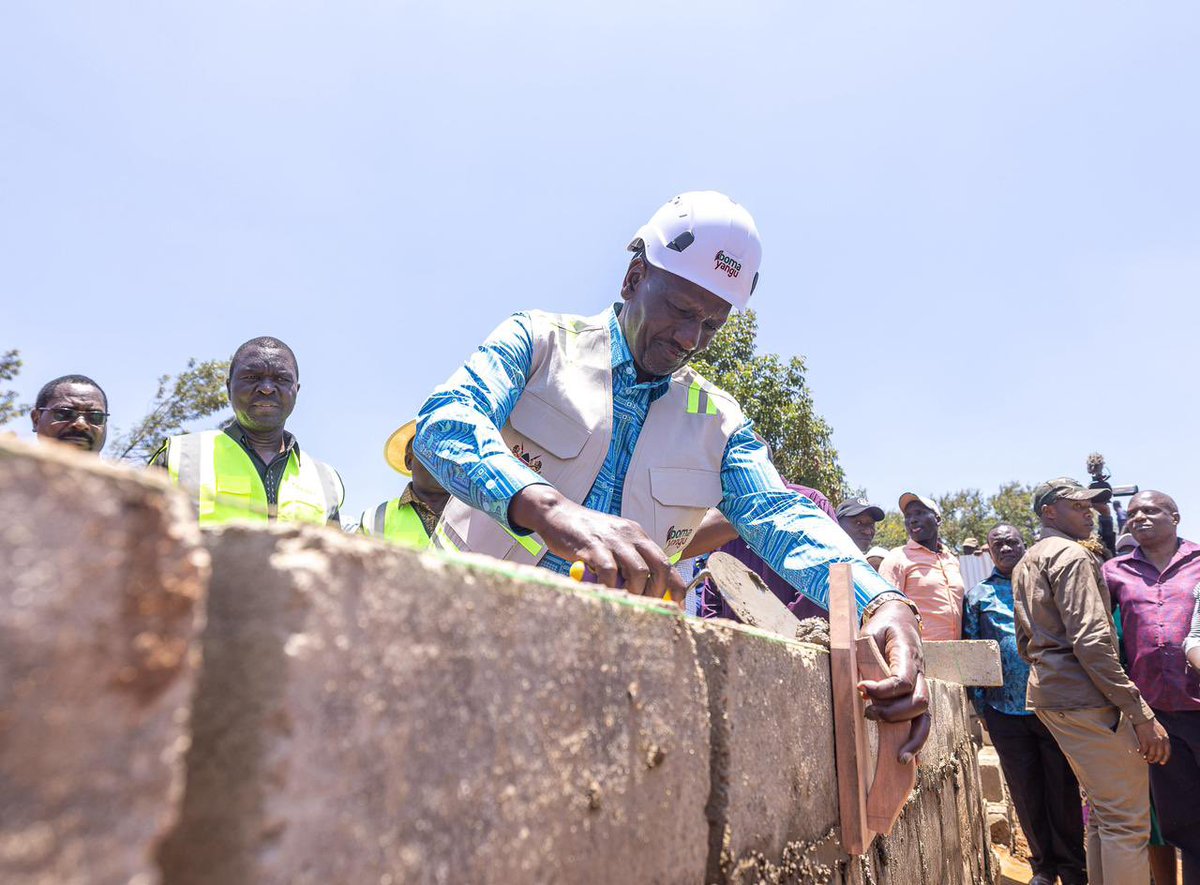 WilliamsRuto's tweet photo. Also laid the foundation stone for the KSh270 million Malaha modern market, one of 24 such projects we are implementing across the county at a cost of over KSh4.4 billion. https://t.co/WTFHKKDpd7