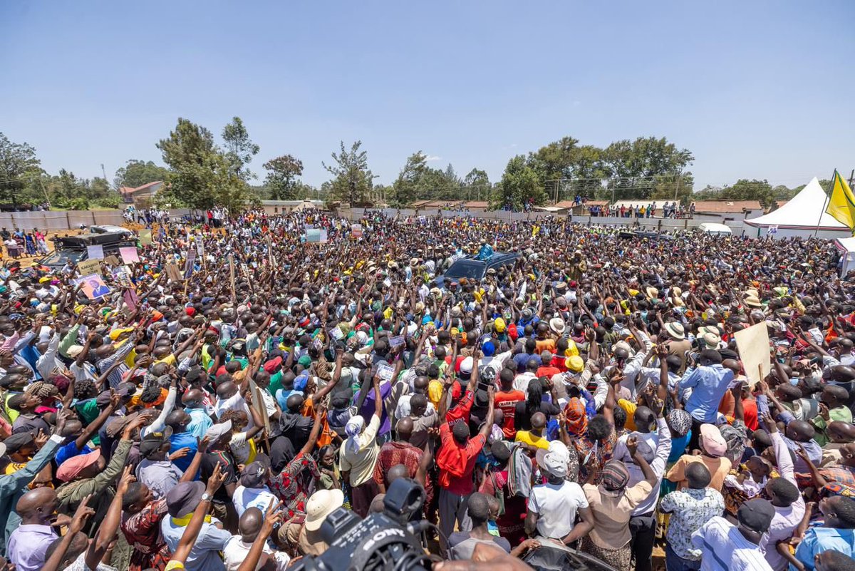 WilliamsRuto's tweet photo. Also laid the foundation stone for the KSh270 million Malaha modern market, one of 24 such projects we are implementing across the county at a cost of over KSh4.4 billion. https://t.co/WTFHKKDpd7