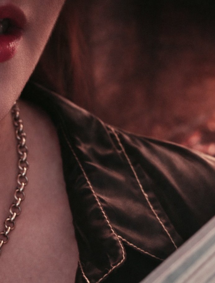 LizRose1058944's tweet photo. Quiet house tonight.
Reading a few pages before sleep.
#book #nerd #reading #redlips #nightime https://t.co/YAkqYNMMZv