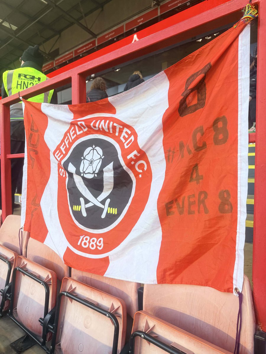 hels_68's tweet photo. Maddy being remembered at the women’s game on Saturday by amazing fan Jane who always ensures Maddy is never forgotten….and rightly so! She also spotted a fan wearing her Cusack #8 shirt❤️#MC8
#twitterblades
@sufcwomenfans
@sufc_women
@SheffieldUnited
@MC8_Foundation https://t.co/kKIQU6RBo3