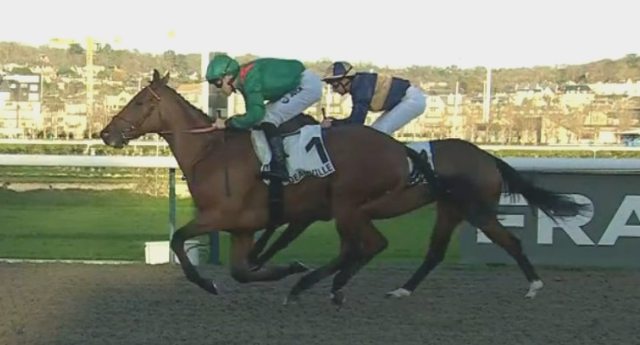 Pronosticpmu_fr's tweet photo. VADIROUMA (8 - Mickael Barzalona) notre favori pour le #quinté + du jour à Chantilly (Prix des Quatre Glacières - R1-C1 - Plat - 16 partants - 1.400 m. - Piste en sable fibré - Corde à droite)

Départ prévu à 13H55

https://t.co/ORrZ42aCtP https://t.co/q8Vr3NybBk