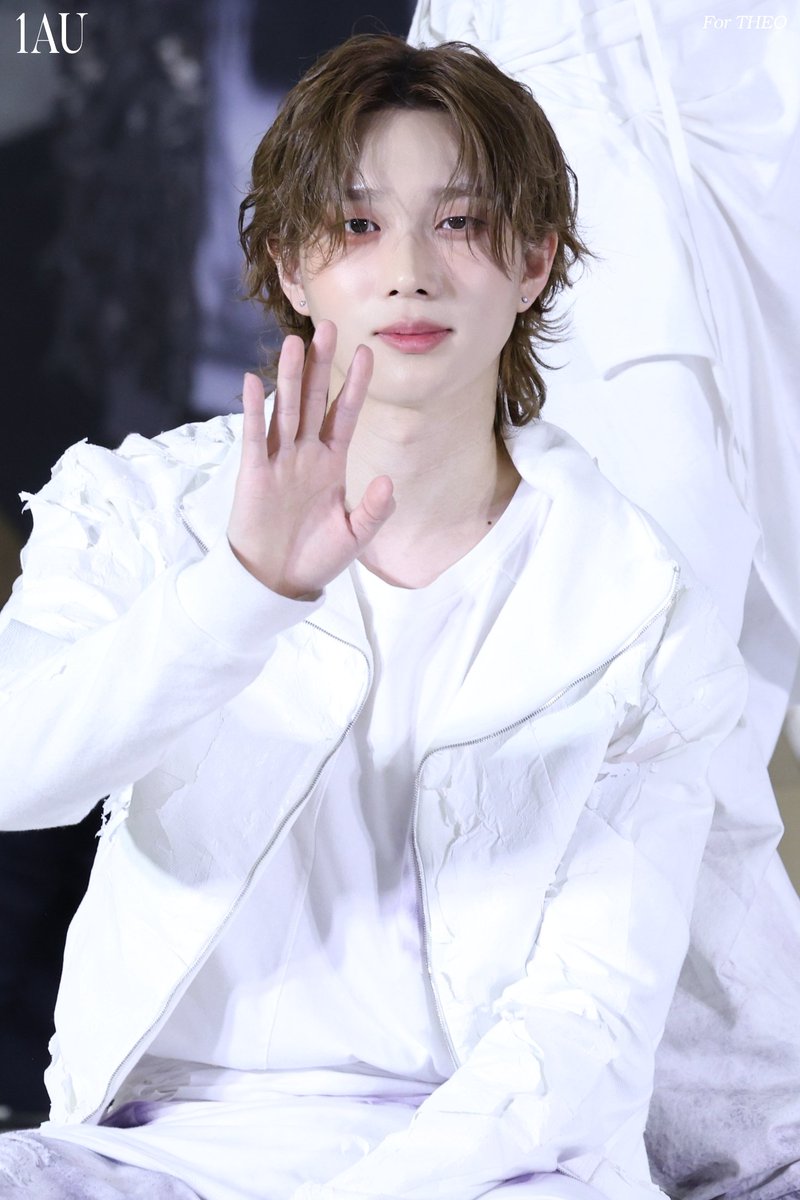 𝟏𝑨𝑼 tweet media