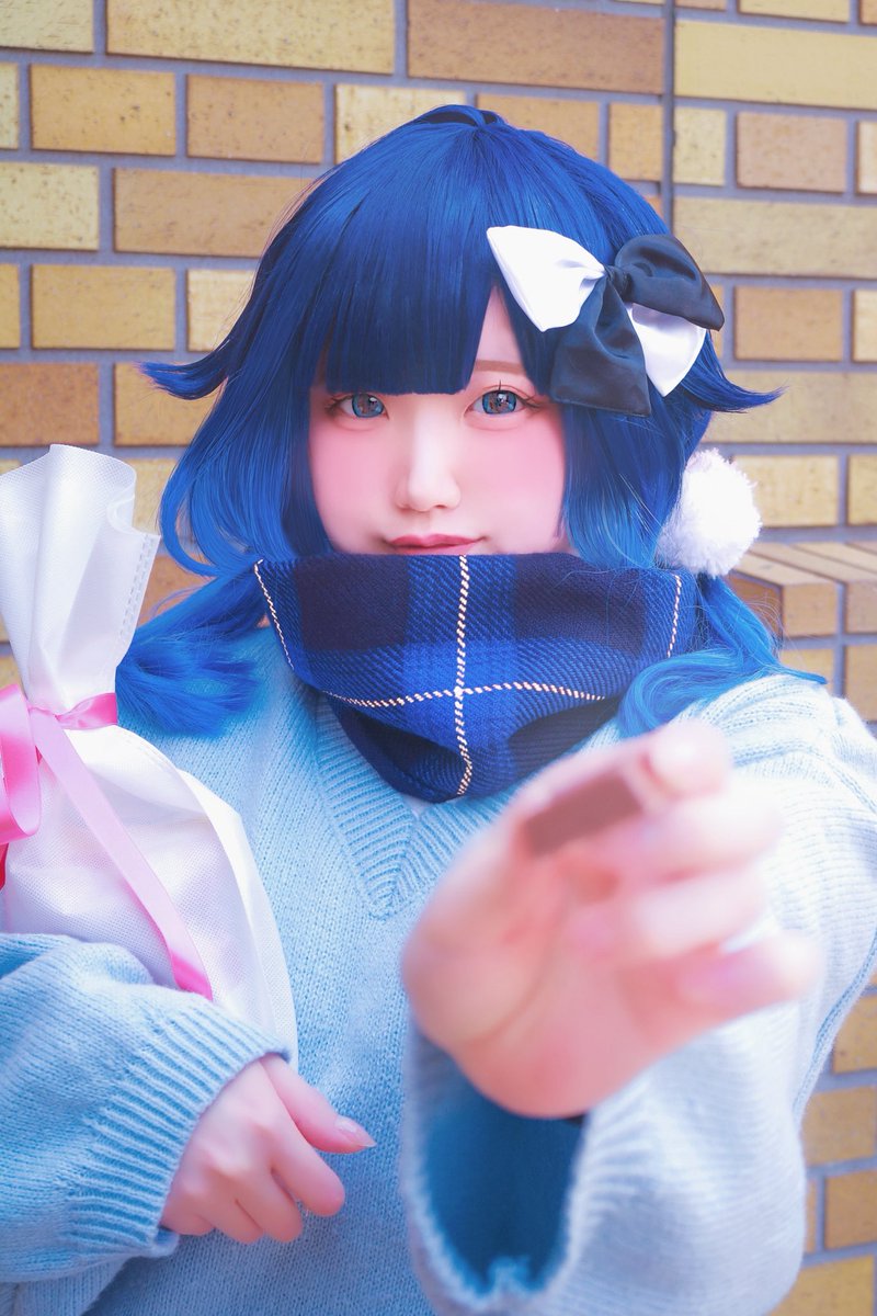 cos
ぶいすぽっ！  紡木こかげ  📘💧

なになに、食べたいのー？
　じゃあ 少し分けてあげる！

📷´-(@姉)