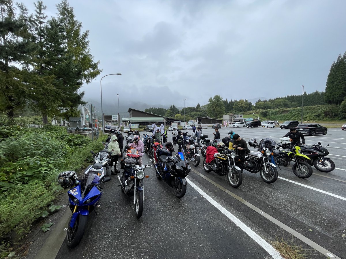 masacookie's tweet photo. 【2026年、宿泊ツーリング開催告知🛵🏍️】
皆様のご参加をお待ちしております👍

まず1発目は5月16日(土曜日)〜17日(日曜日)の福島1泊ツーリング！！

こちらはひたすら楽しい道路を走って呑んで食べるツーリング予定しております🛵🏍️

そして2発目は10月2日(金曜日)〜4日(日曜日)の能登半島ぐるっと2泊ツーリング！！

今年で3回目の能登半島ツーリングは2泊で決行！！2日目はライダーが荷物を宿に置いてバイクに積まず気軽な装備で気持ち良く観光誘致を進めている半島奥の地域まで遊びに行かせて頂ければと🏍️🛵
そして美味しいご飯を食べまくって呑みまくります🍺

今年は宿泊ツーリング企画の強化年として楽しんで参ります👍

どちらも自店(ヤングオート)主催ではありますが、福島に関しては過去に自身が開催しておりました『おんもしぇ祭の参加者』であれば、熱い皆様への説明は要らないと思いますのでどなたでもOKです🏍️オフ会感覚でぜひお会いできればと👍当時の懐かしい話や楽しい裏話等を皆様と呑みながら🍺

能登に関しては昨年同様『被災地域応援ツーリング』を兼ねておりますが、参加可能条件は『アツい意気込み』のみですのでご興味ある方は今から日程調整を宜しくお願い致します🤲

どちらのツーリングもこれから随時詳細をUPして参りますので宜しくお願い致します👍

最近の中東情勢少々心配ですがガソリン代が多少上がるレベルで終わるようなら今年も沢山走りますよぉぉぉ！！😍

画像は昨年の能登ツーリングと一昨年の福島ツーリングです📷👌