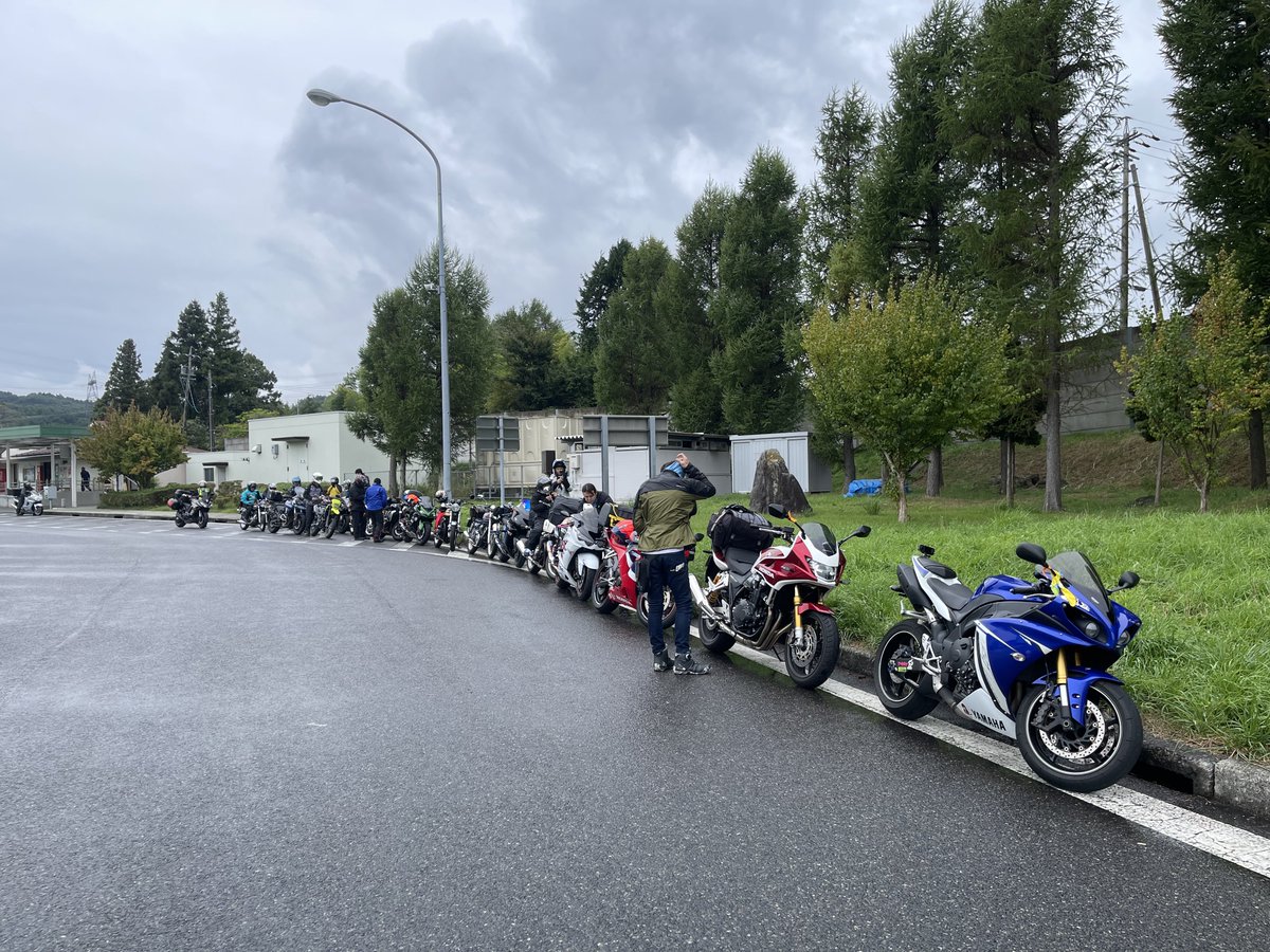 masacookie's tweet photo. 【2026年、宿泊ツーリング開催告知🛵🏍️】
皆様のご参加をお待ちしております👍

まず1発目は5月16日(土曜日)〜17日(日曜日)の福島1泊ツーリング！！

こちらはひたすら楽しい道路を走って呑んで食べるツーリング予定しております🛵🏍️

そして2発目は10月2日(金曜日)〜4日(日曜日)の能登半島ぐるっと2泊ツーリング！！

今年で3回目の能登半島ツーリングは2泊で決行！！2日目はライダーが荷物を宿に置いてバイクに積まず気軽な装備で気持ち良く観光誘致を進めている半島奥の地域まで遊びに行かせて頂ければと🏍️🛵
そして美味しいご飯を食べまくって呑みまくります🍺

今年は宿泊ツーリング企画の強化年として楽しんで参ります👍

どちらも自店(ヤングオート)主催ではありますが、福島に関しては過去に自身が開催しておりました『おんもしぇ祭の参加者』であれば、熱い皆様への説明は要らないと思いますのでどなたでもOKです🏍️オフ会感覚でぜひお会いできればと👍当時の懐かしい話や楽しい裏話等を皆様と呑みながら🍺

能登に関しては昨年同様『被災地域応援ツーリング』を兼ねておりますが、参加可能条件は『アツい意気込み』のみですのでご興味ある方は今から日程調整を宜しくお願い致します🤲

どちらのツーリングもこれから随時詳細をUPして参りますので宜しくお願い致します👍

最近の中東情勢少々心配ですがガソリン代が多少上がるレベルで終わるようなら今年も沢山走りますよぉぉぉ！！😍

画像は昨年の能登ツーリングと一昨年の福島ツーリングです📷👌