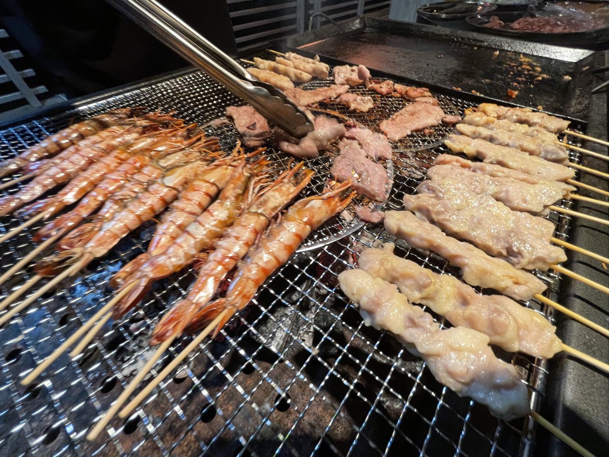 masacookie's tweet photo. 【2026年、宿泊ツーリング開催告知🛵🏍️】
皆様のご参加をお待ちしております👍

まず1発目は5月16日(土曜日)〜17日(日曜日)の福島1泊ツーリング！！

こちらはひたすら楽しい道路を走って呑んで食べるツーリング予定しております🛵🏍️

そして2発目は10月2日(金曜日)〜4日(日曜日)の能登半島ぐるっと2泊ツーリング！！

今年で3回目の能登半島ツーリングは2泊で決行！！2日目はライダーが荷物を宿に置いてバイクに積まず気軽な装備で気持ち良く観光誘致を進めている半島奥の地域まで遊びに行かせて頂ければと🏍️🛵
そして美味しいご飯を食べまくって呑みまくります🍺

今年は宿泊ツーリング企画の強化年として楽しんで参ります👍

どちらも自店(ヤングオート)主催ではありますが、福島に関しては過去に自身が開催しておりました『おんもしぇ祭の参加者』であれば、熱い皆様への説明は要らないと思いますのでどなたでもOKです🏍️オフ会感覚でぜひお会いできればと👍当時の懐かしい話や楽しい裏話等を皆様と呑みながら🍺

能登に関しては昨年同様『被災地域応援ツーリング』を兼ねておりますが、参加可能条件は『アツい意気込み』のみですのでご興味ある方は今から日程調整を宜しくお願い致します🤲

どちらのツーリングもこれから随時詳細をUPして参りますので宜しくお願い致します👍

最近の中東情勢少々心配ですがガソリン代が多少上がるレベルで終わるようなら今年も沢山走りますよぉぉぉ！！😍

画像は昨年の能登ツーリングと一昨年の福島ツーリングです📷👌