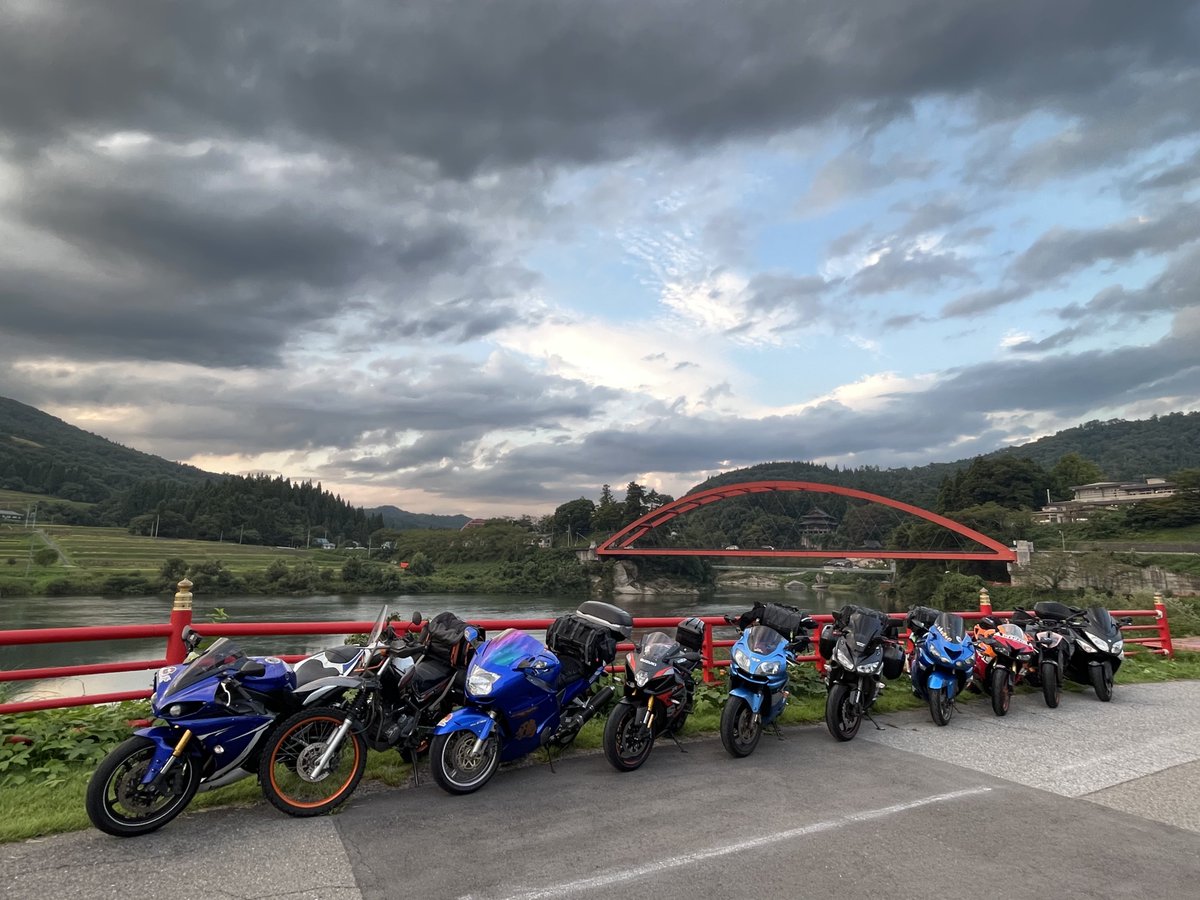 masacookie's tweet photo. 【2026年、宿泊ツーリング開催告知🛵🏍️】
皆様のご参加をお待ちしております👍

まず1発目は5月16日(土曜日)〜17日(日曜日)の福島1泊ツーリング！！

こちらはひたすら楽しい道路を走って呑んで食べるツーリング予定しております🛵🏍️

そして2発目は10月2日(金曜日)〜4日(日曜日)の能登半島ぐるっと2泊ツーリング！！

今年で3回目の能登半島ツーリングは2泊で決行！！2日目はライダーが荷物を宿に置いてバイクに積まず気軽な装備で気持ち良く観光誘致を進めている半島奥の地域まで遊びに行かせて頂ければと🏍️🛵
そして美味しいご飯を食べまくって呑みまくります🍺

今年は宿泊ツーリング企画の強化年として楽しんで参ります👍

どちらも自店(ヤングオート)主催ではありますが、福島に関しては過去に自身が開催しておりました『おんもしぇ祭の参加者』であれば、熱い皆様への説明は要らないと思いますのでどなたでもOKです🏍️オフ会感覚でぜひお会いできればと👍当時の懐かしい話や楽しい裏話等を皆様と呑みながら🍺

能登に関しては昨年同様『被災地域応援ツーリング』を兼ねておりますが、参加可能条件は『アツい意気込み』のみですのでご興味ある方は今から日程調整を宜しくお願い致します🤲

どちらのツーリングもこれから随時詳細をUPして参りますので宜しくお願い致します👍

最近の中東情勢少々心配ですがガソリン代が多少上がるレベルで終わるようなら今年も沢山走りますよぉぉぉ！！😍

画像は昨年の能登ツーリングと一昨年の福島ツーリングです📷👌