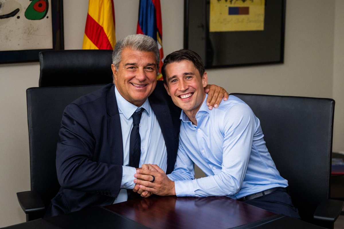 BoKrkic's tweet photo. Ayer fue un día especial para el barcelonismo: por la victoria del primer equipo y la gran respuesta de los socios en las elecciones. Un placer continuar de la mano del presidente @JoanLaportaFCB.

Gracias. Seguimos con ambición y compromiso por el @FCBarcelona💙❤️ https://t.co/lBMLz7L8TA