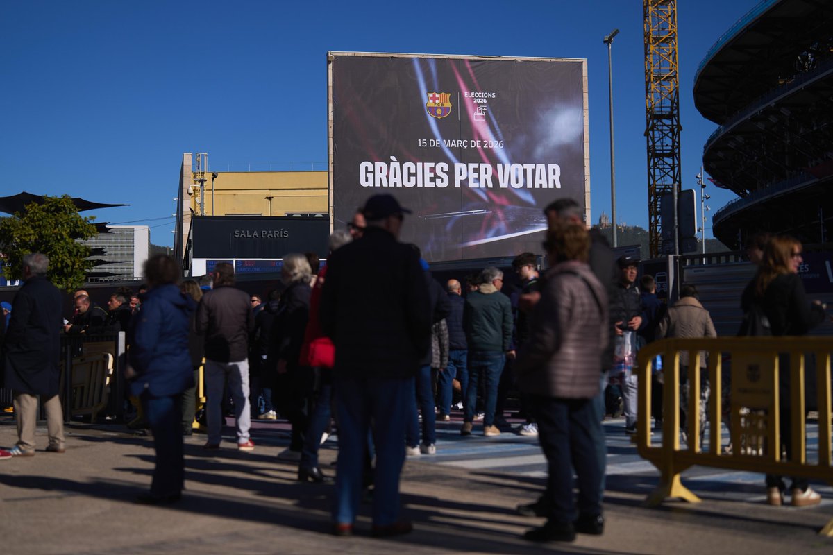 BoKrkic's tweet photo. Ayer fue un día especial para el barcelonismo: por la victoria del primer equipo y la gran respuesta de los socios en las elecciones. Un placer continuar de la mano del presidente @JoanLaportaFCB.

Gracias. Seguimos con ambición y compromiso por el @FCBarcelona💙❤️ https://t.co/lBMLz7L8TA