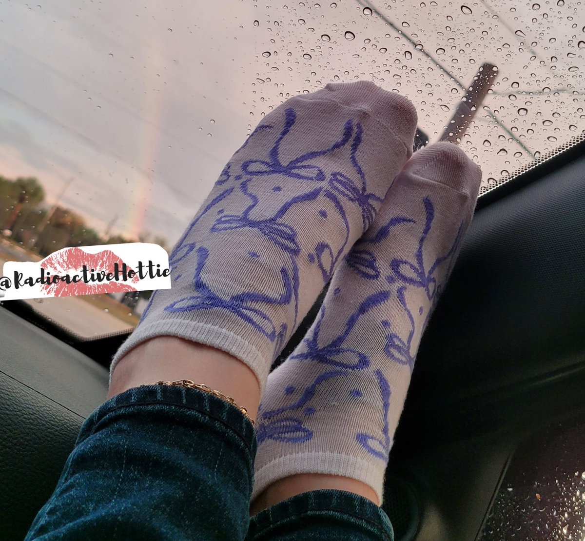 RadioactiveHottie tweet media