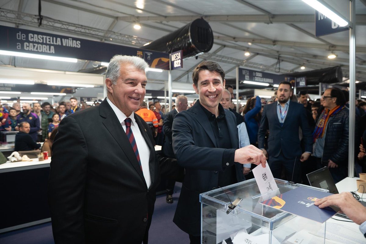 BoKrkic's tweet photo. Ayer fue un día especial para el barcelonismo: por la victoria del primer equipo y la gran respuesta de los socios en las elecciones. Un placer continuar de la mano del presidente @JoanLaportaFCB.

Gracias. Seguimos con ambición y compromiso por el @FCBarcelona💙❤️ https://t.co/lBMLz7L8TA