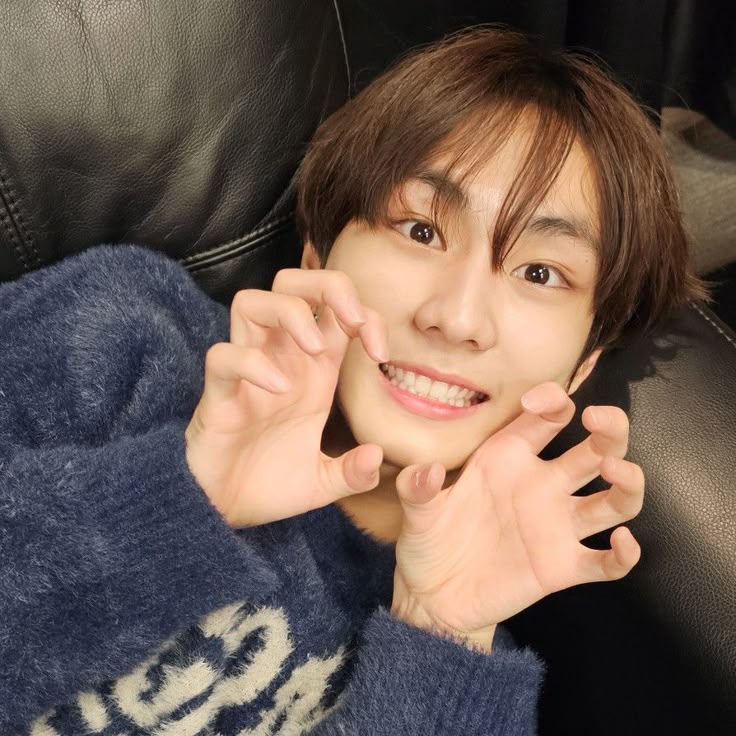 Jungwon debe sentirse muy orgulloso de nosotras porque al fin estamos captando señales y no como en los comeback que no captamos una 

RESPECT THE ARTISTS WHO BUILT YOUR EMPIRE
#LET_HEESEUNG_DO_BOTH
#RESPECT_ENHYPEN
#ENHYPEN_IS_7