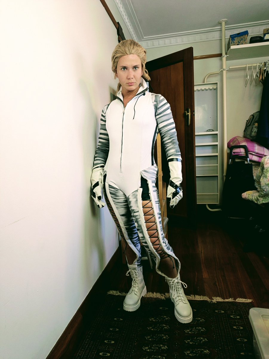 MetalGirlPod's tweet photo. Good lord! After 100 hours of pattern drafting and prototyping and inventing totally new construction methods, I'm in the home stretch for the PS2 Boss costume. The final version has only taken 15 hours to sew thus far. 

#metalgear #theboss #cosplay #snakeeater https://t.co/9ZppUePrqX