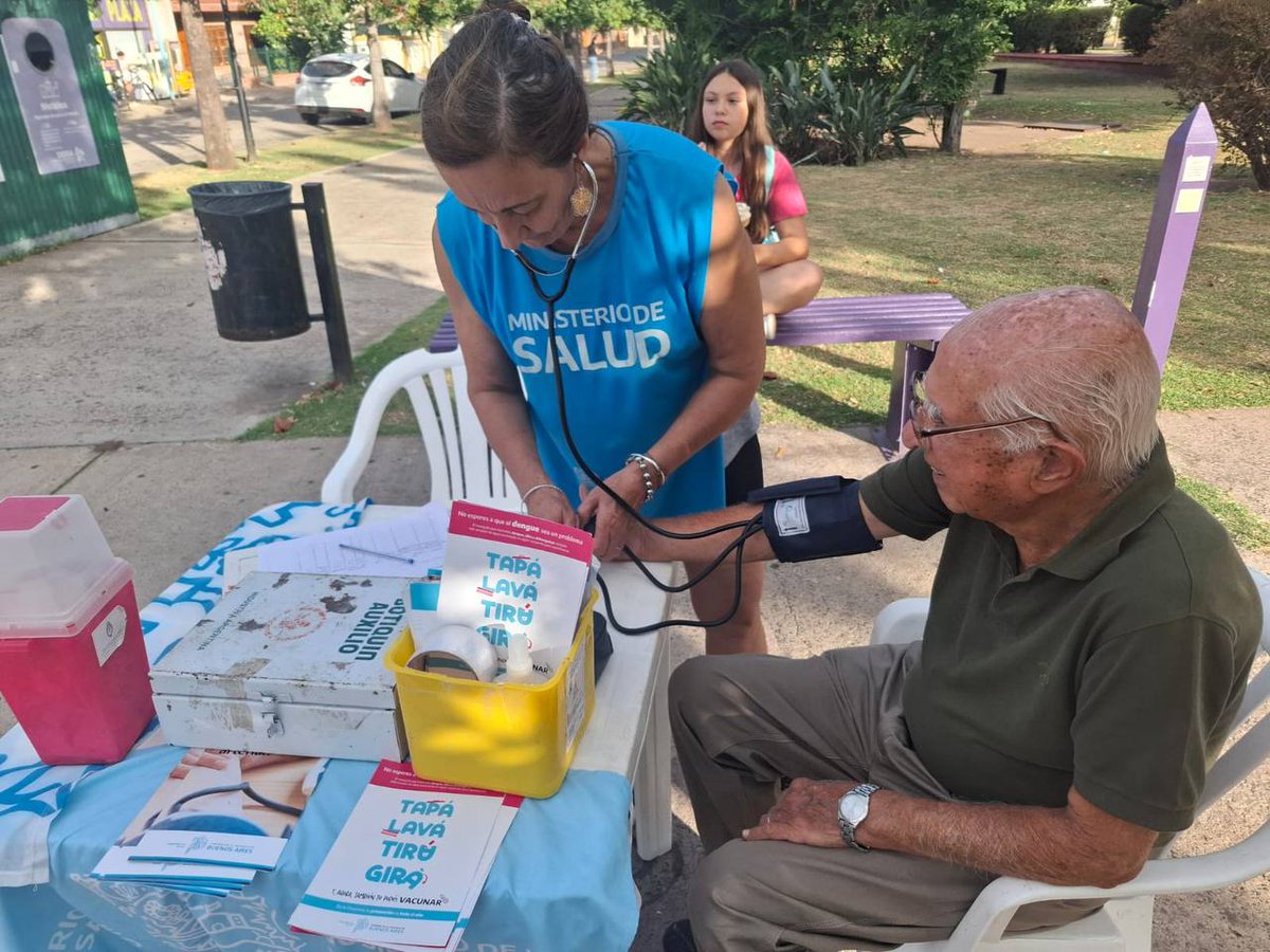 🩺Salud en las plazas de #RoquePérez🧤✨

Nuestras promotoras recorrieron las plazas Martelli, Sabatte, Mitre y Belgrano con postas de salud:

🚫 Prevención de #Dengue y #Hantavirus.
💉 Info sobre vacuna antigripal y contra el Dengue.
📈 Controles de T.A. y Glucemia.

@saludbap