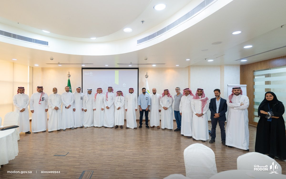 Modon_En's tweet image. With the attendance of a distinguished group of investors and representatives from Jeddah Islamic Port, @Saudi_FDA, and @JeddahChamber,
#MODON organized the Supply Chain Continuity and Logistics Services workshop to discuss challenges and opportunities and enhance cooperation to