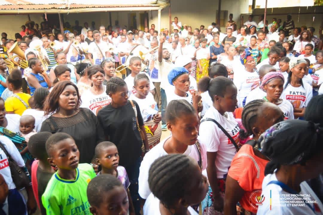 KongoMediaRDC's tweet photo. La ministre provinciale du Genre du Kongo Central, Carole Kiatazabu Itambo, (@ckiatazitambo) a Ă©tĂ© accueillie en grande pompe ce samedi 14 mars Ă #Tshela, aprĂšs la rĂ©ussite de la marche organisĂ©e Ă #Matadi. Sur place, elle a tenu Ă sensibiliser les femmes de ce coin du Kongo Central sur plusieurs questions dâactualitĂ©. @KongoMediaRDC
https://t.co/lgn1Rww0hc