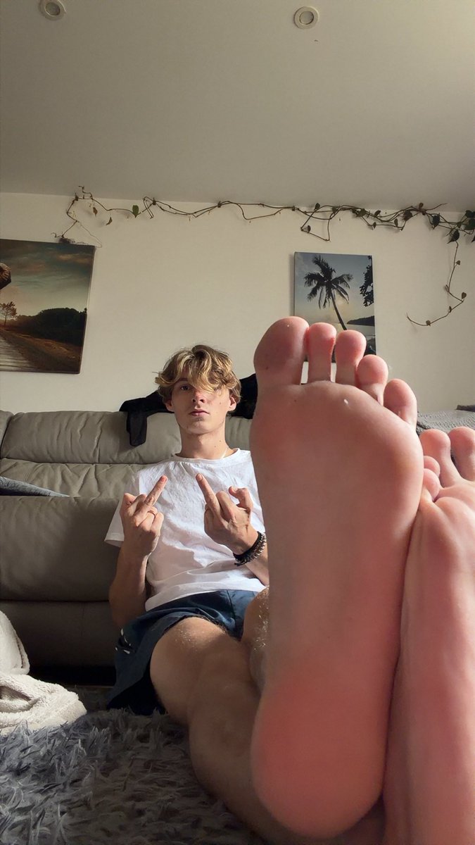 aj3113107463720's tweet photo. Rt if you’d suck those toes;)
#findom https://t.co/qMyuT67qpl