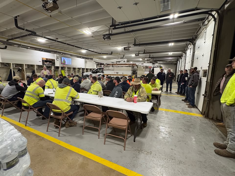 theenergycoop's tweet photo. ⚡ Crews are working around the clock to restore outages. Supporting us today: New River (7), Carroll White (2), KVREMC (1), Tipmont (1), NineStar (1), Washington (1), Darke (1), and Adams is on the way. ETRs will be updated. Thank you for your patience! https://t.co/dwBuGsvjog
