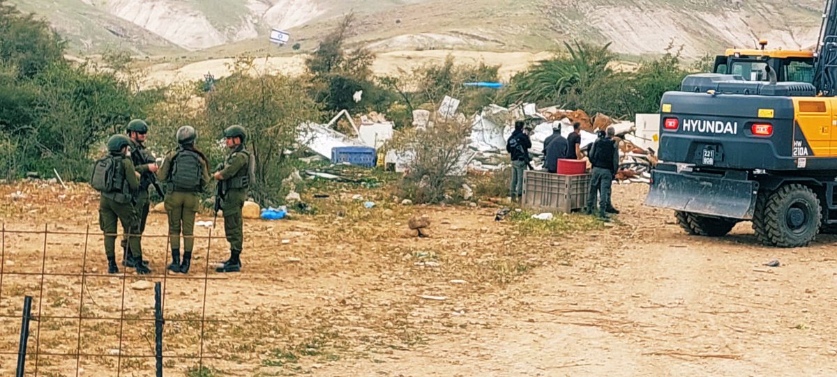 מסתכלים לכיבוש בעיניים tweet media