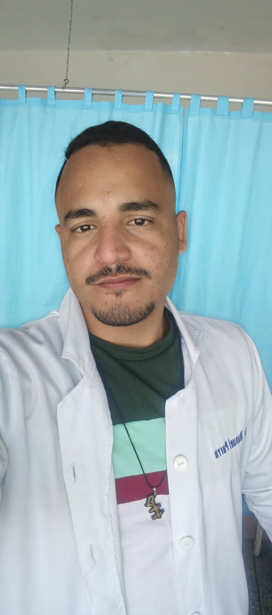 manuelparra475's tweet photo. Feliz Inicio de Semana ✌️ 
Mucha Salud les desea este Dr. https://t.co/ZbtfCltbCW