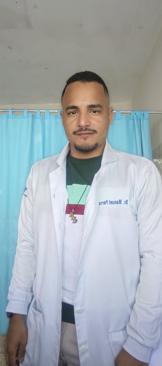 manuelparra475's tweet photo. Feliz Inicio de Semana ✌️ 
Mucha Salud les desea este Dr. https://t.co/ZbtfCltbCW