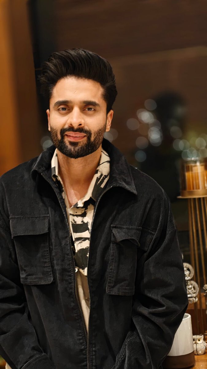 jackkybhagnani's tweet image. Game on 🎲

#mondaymood #timetorock #casuallook