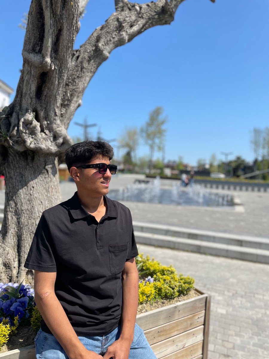 18 yaşındaki gence hayat olun. 🤲

Bingöl’ün Genç ilçesine bağlı Çaytepe nüfusuna kayıtlı 18 yaşındaki Furkan Sayım kardeşimiz, geçirdiği talihsiz bir kaza sonucu elektriğe kapılmış ve bu olay sonucunda bir bacağını ve bir kolunu kaybetmiştir.

Şu anda diğer kolunun