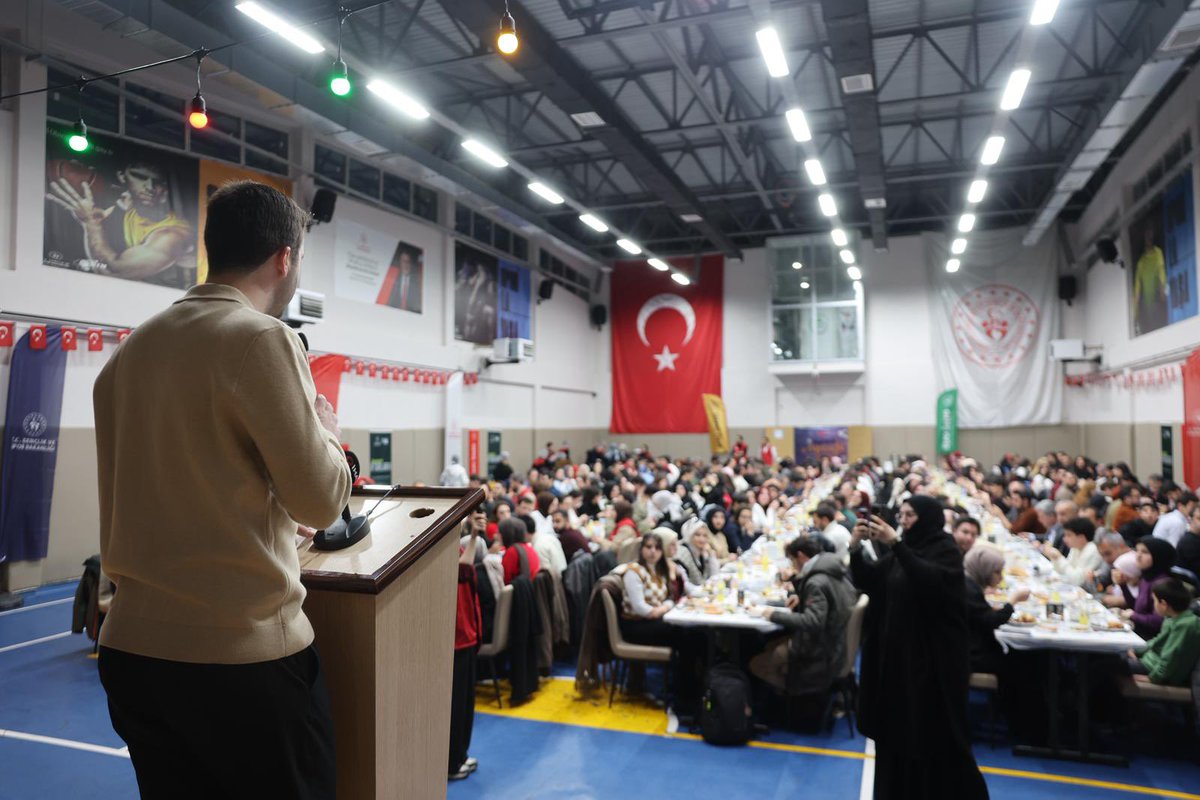 Gençlik Hizmetleri Genel Müdürümüz  Sayın Enes EFENDİOĞLU’nun katılımlarıyla düzenlenen Kampüs İftar Programı, yoğun katılım ve samimi bir atmosfer eşliğinde gerçekleştirdik.
#gençliğinramazanı #gsbderamazan #kampüsiftarı