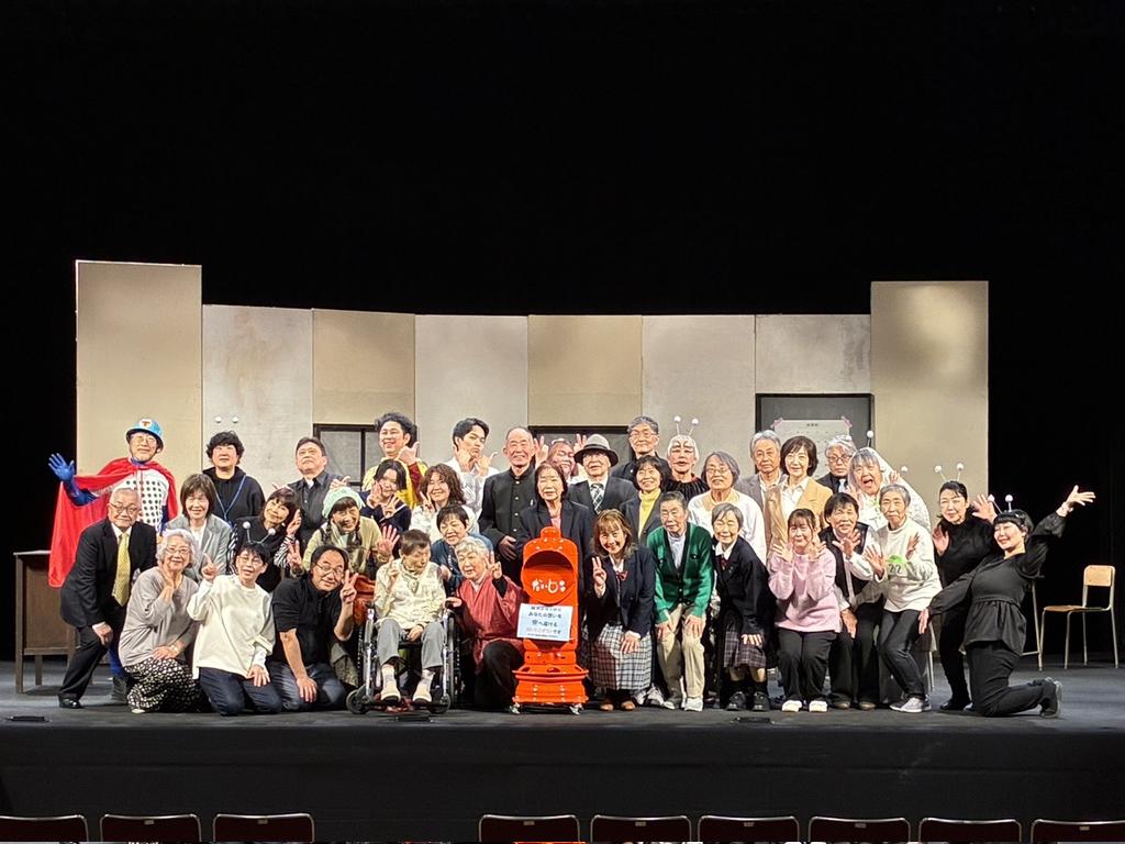 hiroko_matsum's tweet photo. 老いのプレーパーク
『老人ハイスクール／いざゆかん』
『手紙やさん』

遅ればせながら、おかげさまで無事に終演いたしました！

はるばる四日市までご来場くださった皆さま。
応援してくださった皆さま。
本当にありがとうございました！！

#老いのプレーパーク
#老いプレ https://t.co/DhAsCR67z5