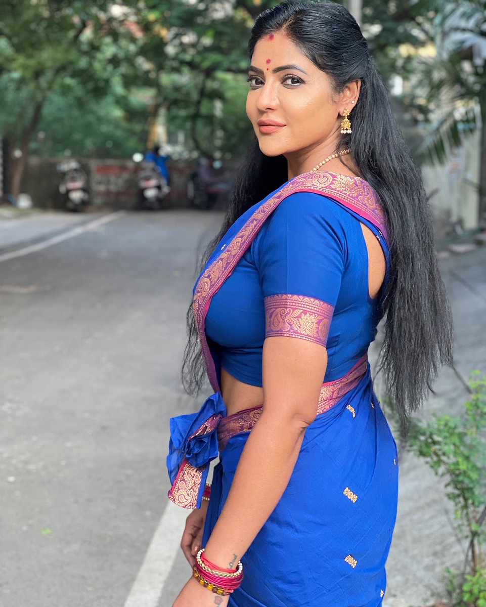 persons_thought's tweet photo. If you have to give the name "mommy" to one of them...😍

Who is perfect for the term "MOMMY"🛐💦

      SANGEETHA                                      RESHMA https://t.co/PfLPBwXsuu
