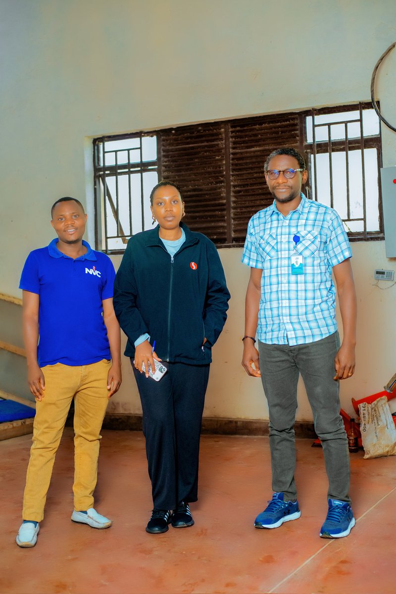 Clinicshangi's tweet photo. Kuwa 16/03/2026, ku nyubako zitunganyirizwamo ibiryo by’amatungo, NVC Ltd yakiriye itsinda ryaturutse muri RSB. Bagiranye ibiganiro bigamije kunoza ubuziranenge bw’ibiryo byamatungo no gushyigikira gahunda ya Veterinary Sanitary Mandate (VSM).@Nyamasheke @RwandaAgri . https://t.co/IVvRayRaGs