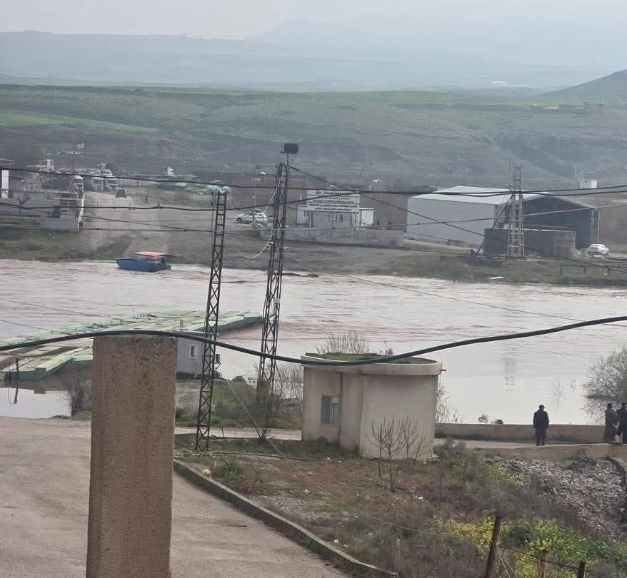 RenasSino's tweet photo. خروج جسر #سيمالكا عن الخدمة بسبب الفيضانات وغزارة الأمطار….

Semalka Bridge is out of service due to flooding and heavy rainfall.
#Semalka
#Aras_Hebo https://t.co/Aev4kDJdlL