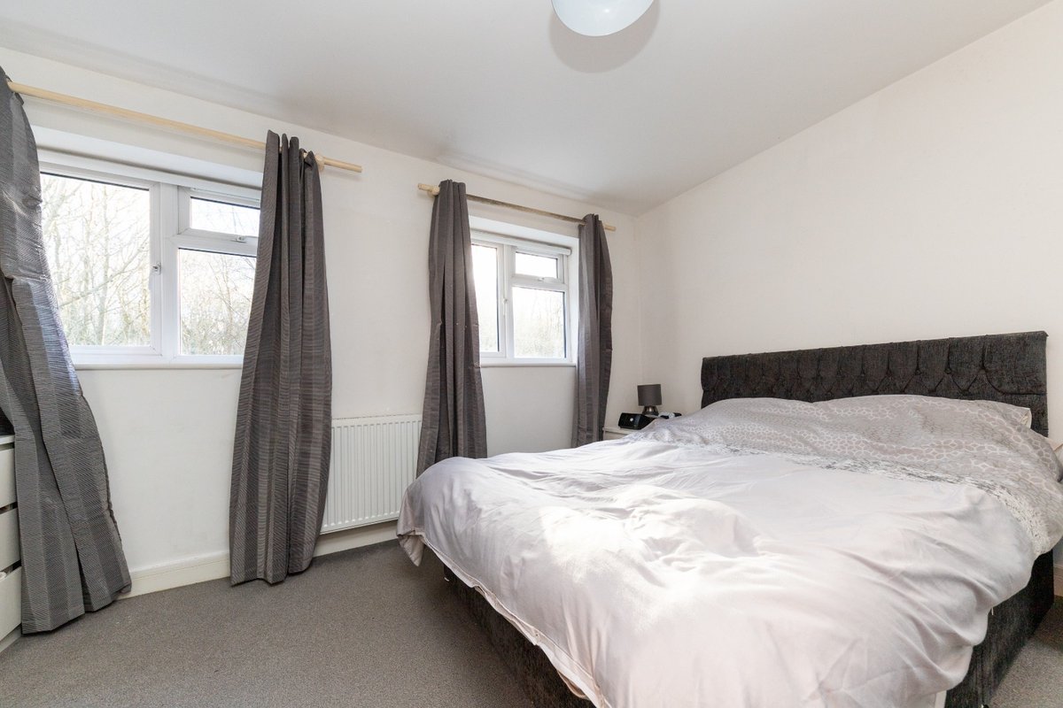 nestedstevenage's tweet photo. Chain Free Home

Perfect for first time buyers, investors or downsizers, this lovely home enjoys a peaceful position overlooking woodland, offering privacy and a beautiful outlook while still being close to local amenities.

💷 Guide Price £320k

📩 DM me for details

#property https://t.co/E1e0cUB63s