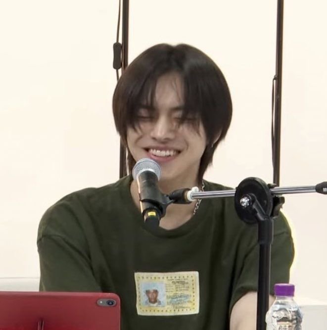 habbb404's tweet photo. 진짜로 이렇게 웃는게 이쁜사람 처음봄
어떻게 이렇게 웃지? 
눈 일자로 접히는게 너무 매력잇음.. https://t.co/yQdalNv8Zc