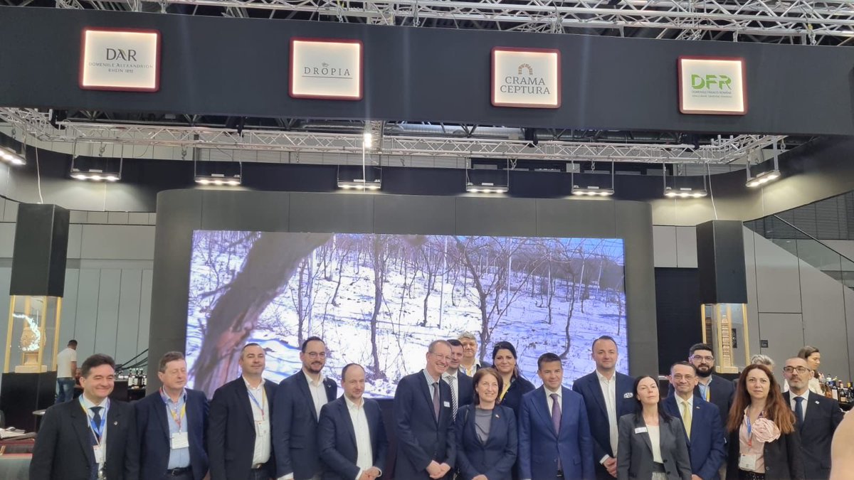 aricegovro's tweet photo. România va participa cu un pavilion național de 109 mp în cadrul MESSE DUSSELDORF și  va fi reprezentată de 14 companii din domeniu. #ARICE #promovareexport #investitii #prowein https://t.co/SbDr7hwgsZ