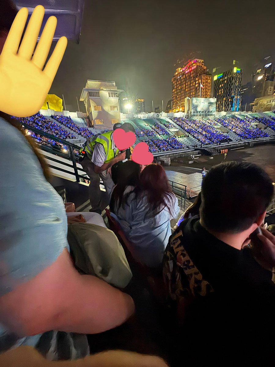 เริ่ดคนจีนเอาทุเรียนมากินในแสตน คนก็ไทยก็หากลิ่นให้ทั่ว พี่เล่นเอามาเซลฟี่ งง? หันไปเจอพอดี🥹 เซบสนุกมากจากใจคนนอกด้อมแต่พี่จีนก็เกินไป