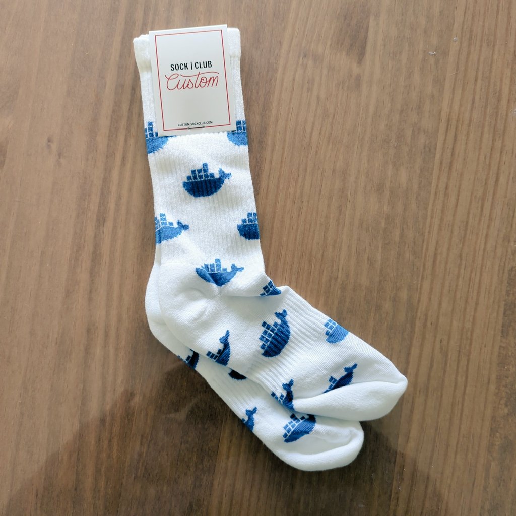 BFourmaux's tweet photo. Je viens de recevoir mes chaussettes Docker 🧦🐳 
En récompense parce que j'ai participé à une étude 
Nouvel objectif : être habillé en full goodies https://t.co/U16tPpO5Bg