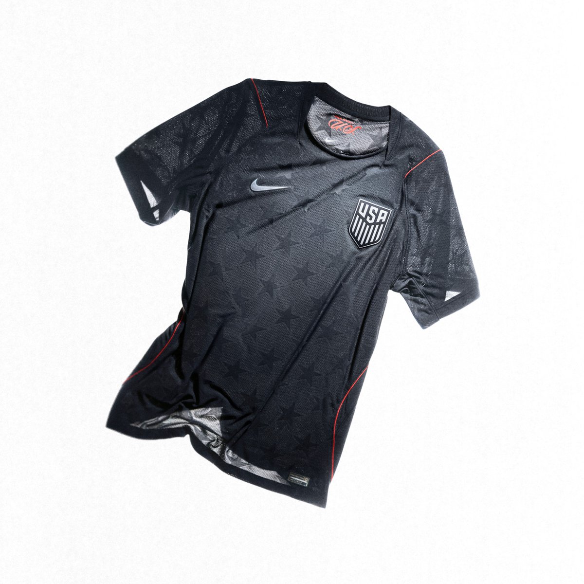 TheSiteSupply's tweet photo. Team USA Nike World Cup 2026 Home &amp; Away Kit 🇺🇸 https://t.co/KApKAUJHo6