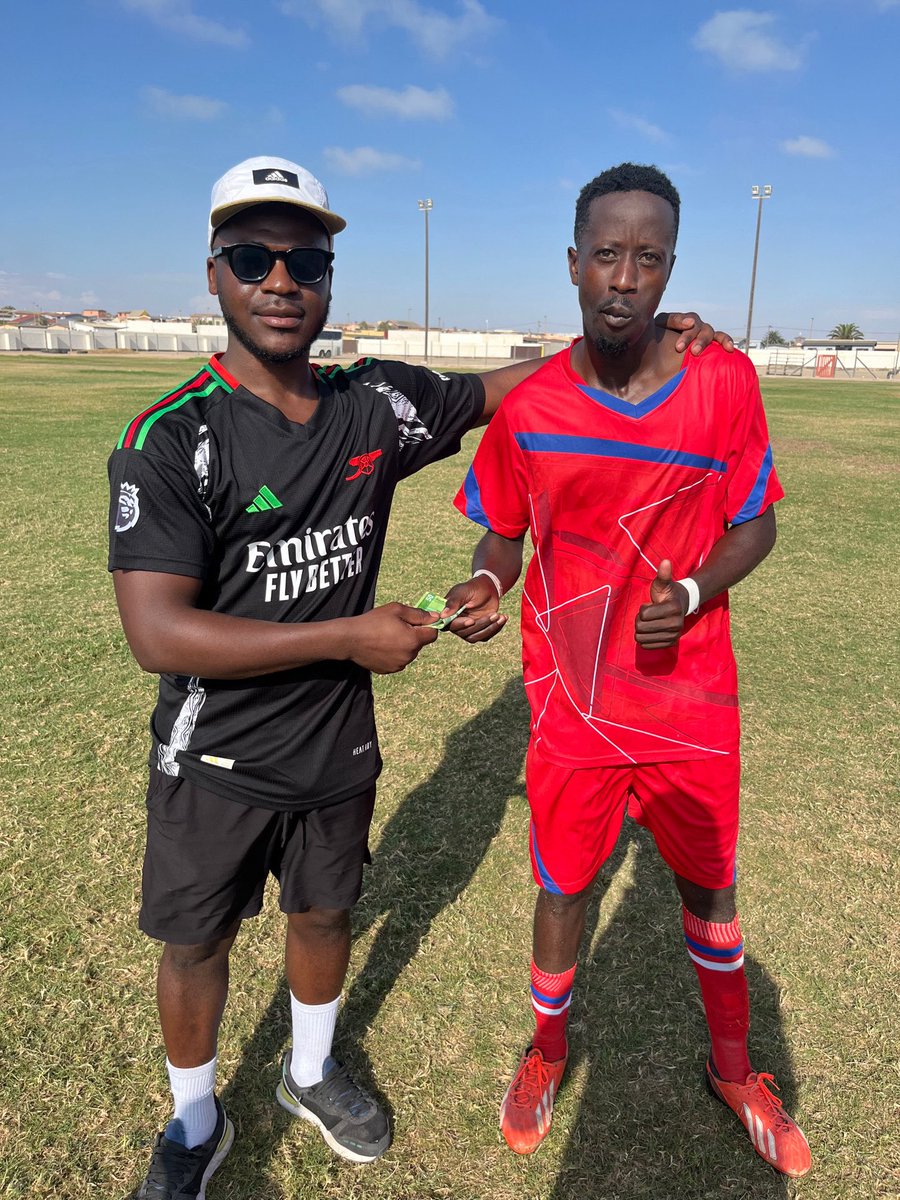 💰𝐍$𝟓𝟎 𝐌𝐚𝐧 𝐎𝐟 𝐓𝐡𝐞 𝐌𝐚𝐭𝐜𝐡

Henry kahuure was named African All Stars FC man of the match in their 2-0 win against Namibian Navy in Erongo 2nd Division.

In picture is team manager Chris jr Muraranganda handing over the N$50 to the player

#Namibia2ndDivision