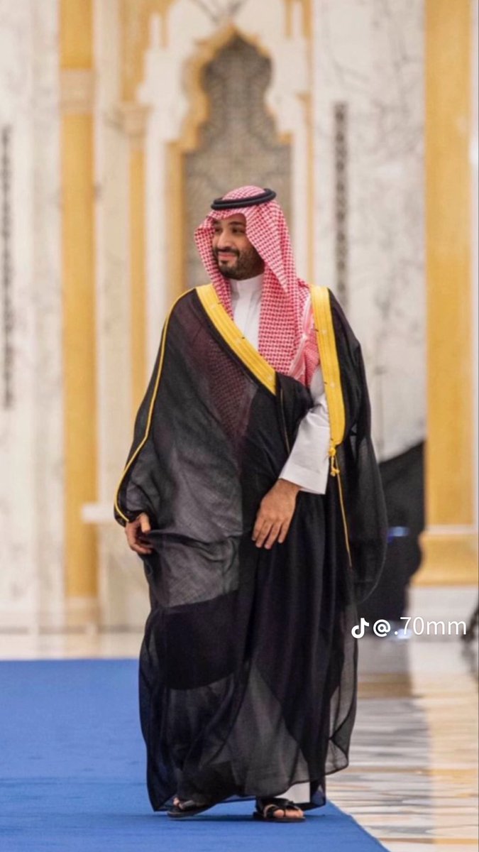 farr712's tweet photo. @AzizbagBag #ولي_العهد
 @AzizbagBag 
اليوم وكل يوم نحن فداء لهذا الوطن
ولقياده
نحمل في قلوبنا عهده
وفي سواعدنا عزيمة بنائه
مؤمنين بأن رفعة الأوطان لا تكون إلا بالإخلاص والعمل والتضحية.

نقف صفًا واحدًانستلهم من قيادتنا الحكيمة العزم والإرادة🇸🇦
ونجدد العهد بأن نبقى أوفياء لترابه
حراسًا لمجده https://t.co/3iRmLj7NNY