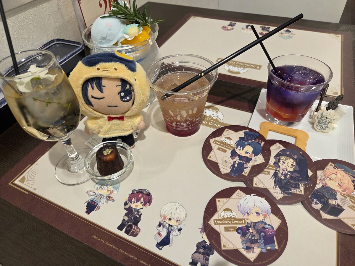 아니 나 이거 트와일라잇트로프음료
인형사 인형 당연히 쿠키? 같은건줄알고 입에 넣었는데
씹자마자 스티로폼인거 깨달아서 뱉음 시벌