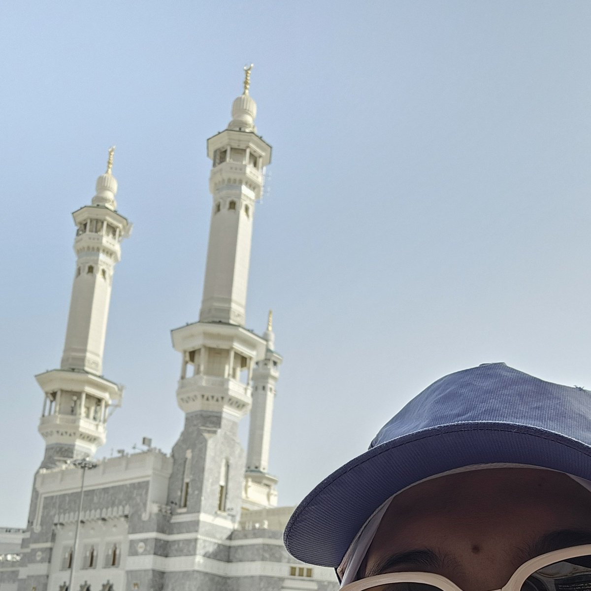 IntanSodara's tweet photo. 1 thn yg lalu 

26 Ramadan 1446 Hijriyah 🥹

a. Kopi resto Hotel Grand Al Massa. Suka bangeeett dg bahan2 minuman dan menu sajiannya 🥹
b. Pagi sempet jalan2, cobain eskalator viral sblh KFC yg skrng ada 1/2 M
c. Gahwa smcam kopi CMIIW, dari jamaah https://t.co/NytFHZPngn