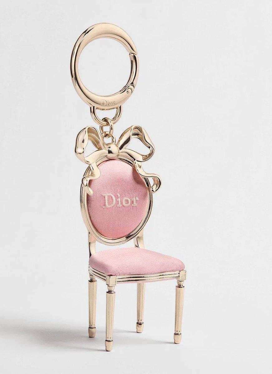 Outlander Magazine tweet media