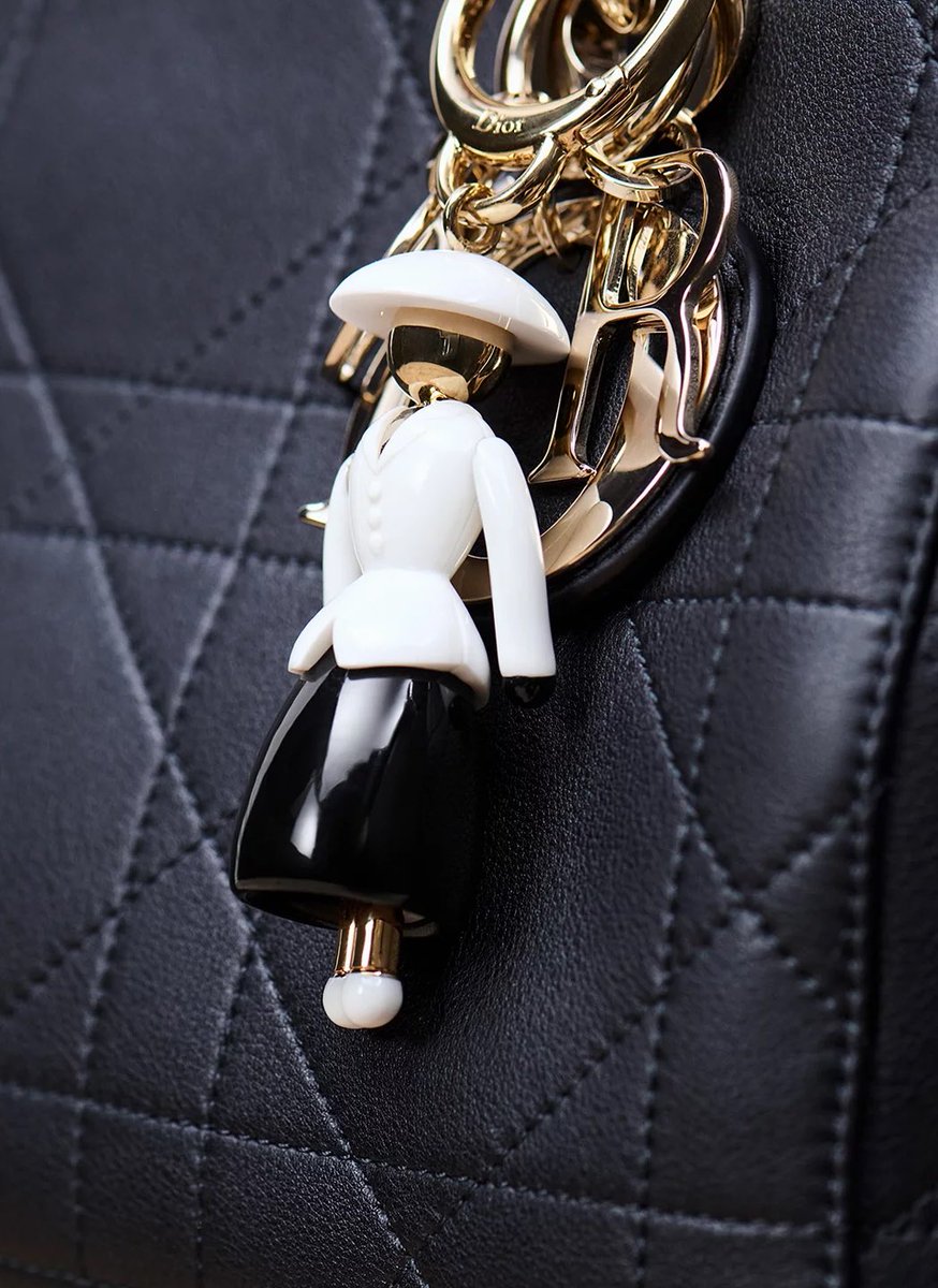 Outlander Magazine tweet media