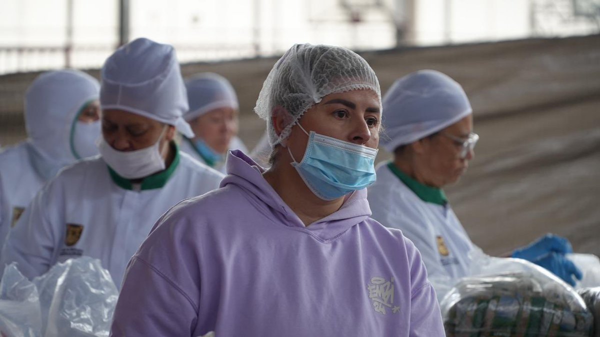nutriceres's tweet photo. Detrás de cada Paquete Nutricional Vacacional hay un equipo comprometido. 

Nuestro equipo administrativo se sumó a la jornada de empaque, apoyando la preparación de los paquetes que llegarán a las familias durante el receso escolar. https://t.co/tA4o5BT5Sf