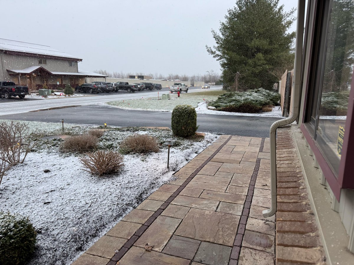 RicciLandscape's tweet photo. Friday ➡️ Monday
This. Is. March.🍀🌈

Weather permitting, our crews are working hard to get to your property. Please be patient with us as we navigate this crazy Spring weather. 

#Riccislandscapemanagement #RLM #NWILandscapers #SpringNWI #SpringCleanups #Mulching #SnowRemoval https://t.co/cjfszfuF2k